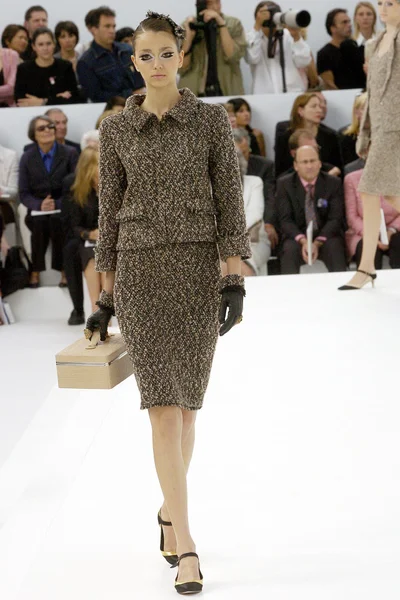 Look 18